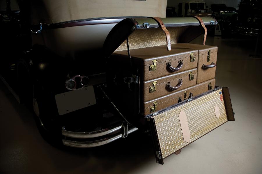  Packard Model 833 Dual Cowl Sport Phaeton 1931 года  (фото 4 из 24)